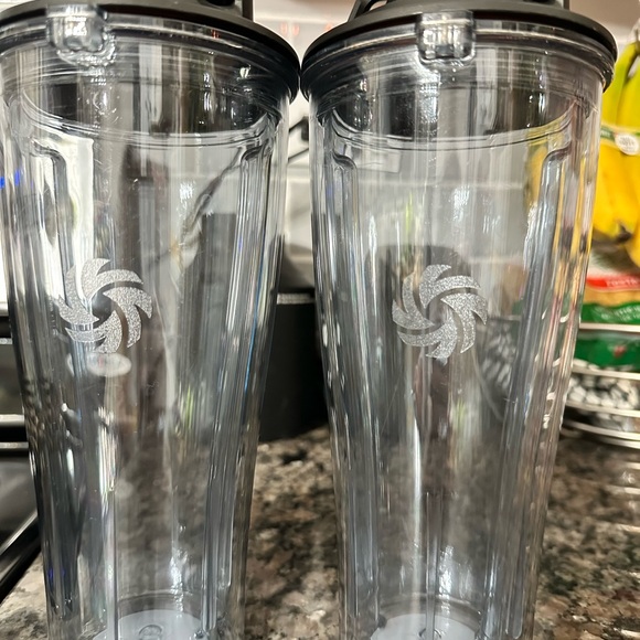 Vitamix Legacy Personal Cup and Adapter-2x 20-fl.oz 

 vitamix blender is needed - Picture 4 of 7